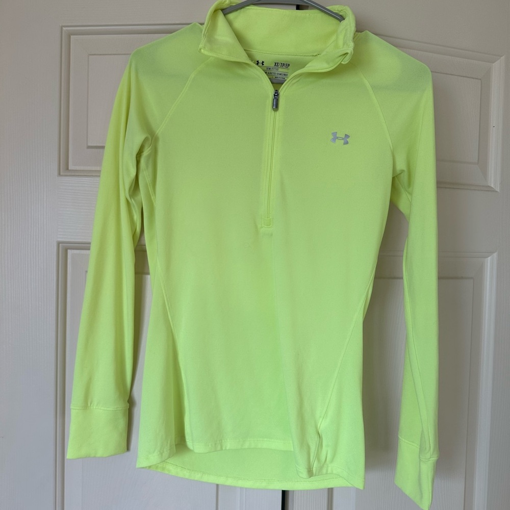 Women’s Under Armour Semi-fitted quarter zip size XS